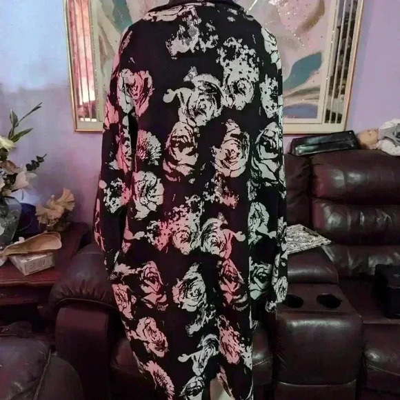 Tahari sweater - Picture 2 of 8